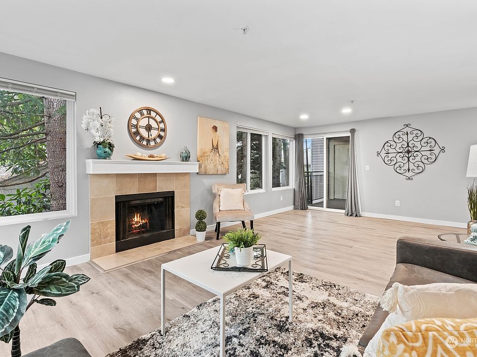 Spacious living area>