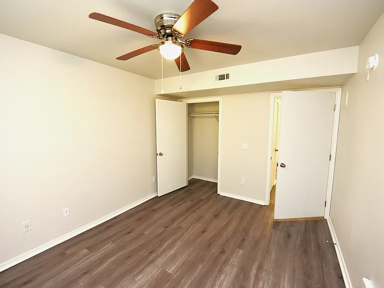 Keystone Crossing Apartment Homes — Photo 11
