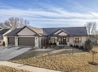 305 Canterbury St, North Liberty, IA 52317