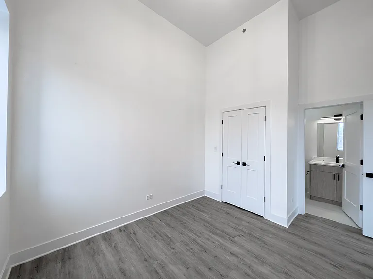 4731 N Western Ave #302 — Photo 14