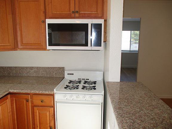 3rd image of 5229 Satsuma Ave APT 5