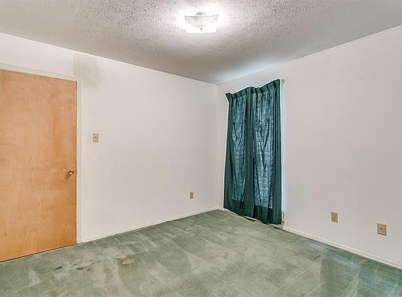 4th image of 409 Southmoor Dr