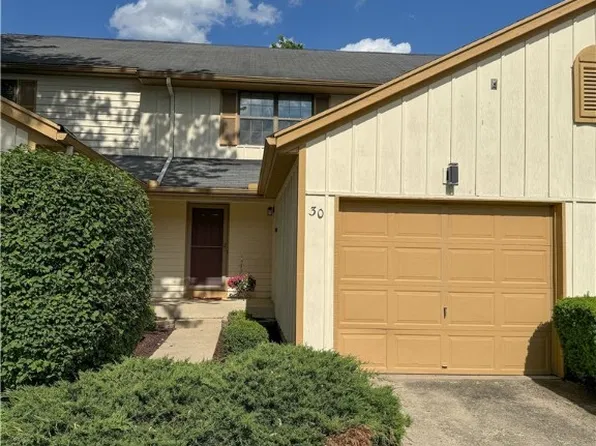 30 Robinwood Ct, Englewood, OH 45322