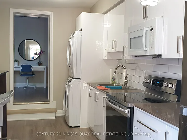 626 Yonge St #UL — Photo 2