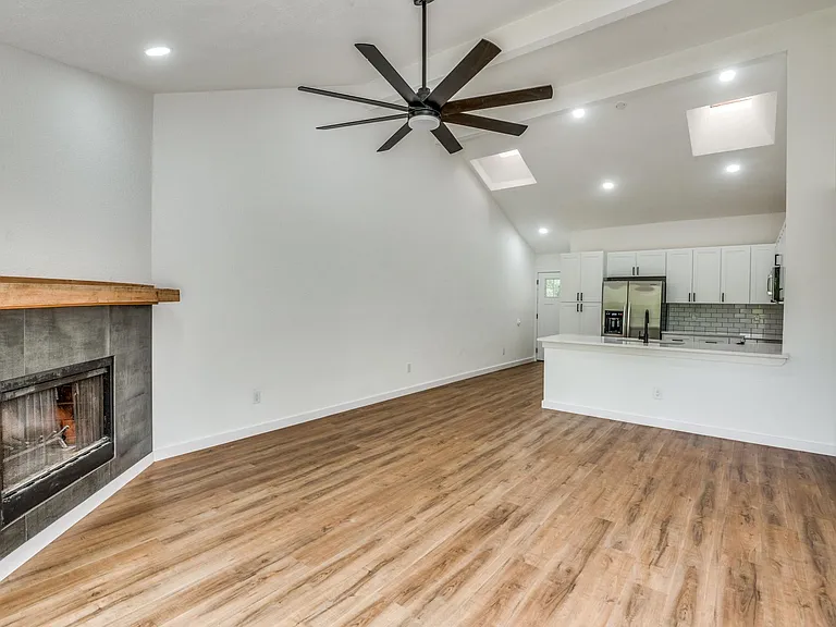 1108 Highpoint Rd — Photo 7