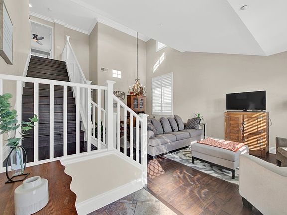 3rd image of 1627 Farnham Ave