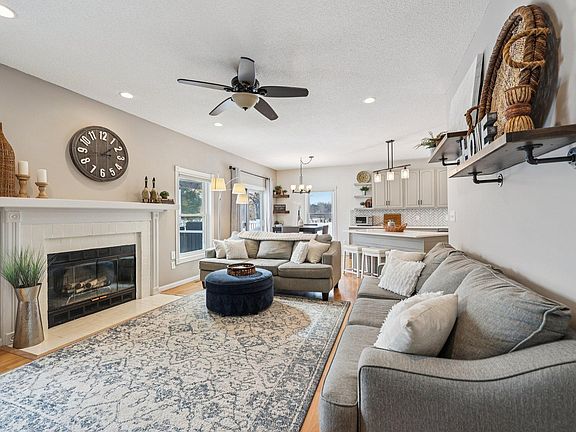 4th image of 13651 Pineview Ln N