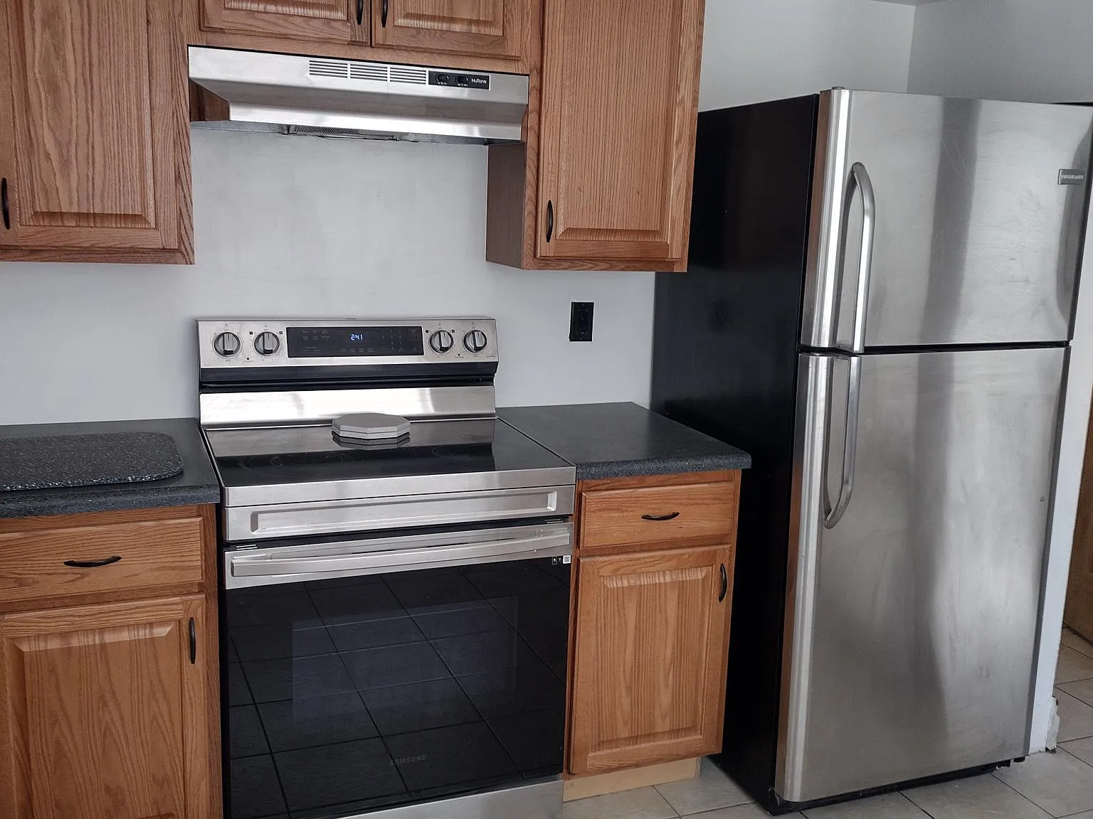 3 bed, 1.5 bath, 1400 sqft, $2,500 — Photo 3