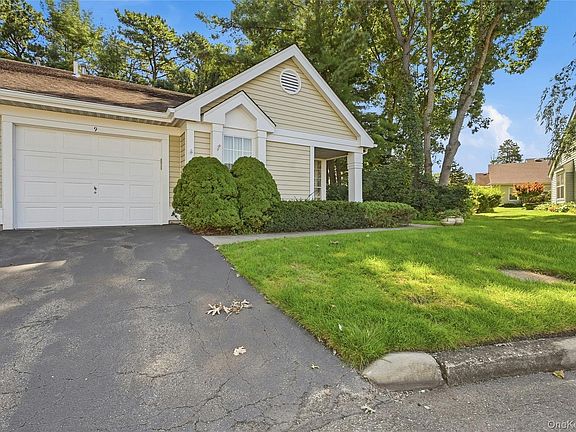 3rd image of 9 Oakdale Court