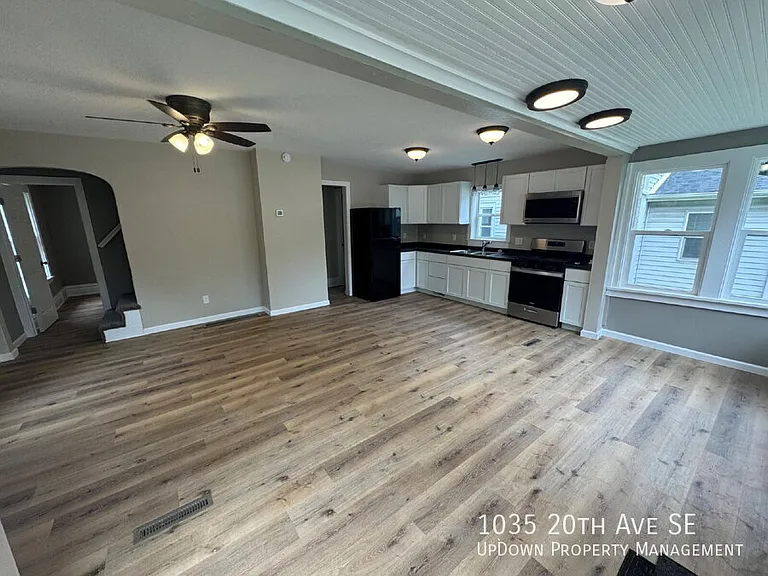 1035 20th Ave SE — Photo 7