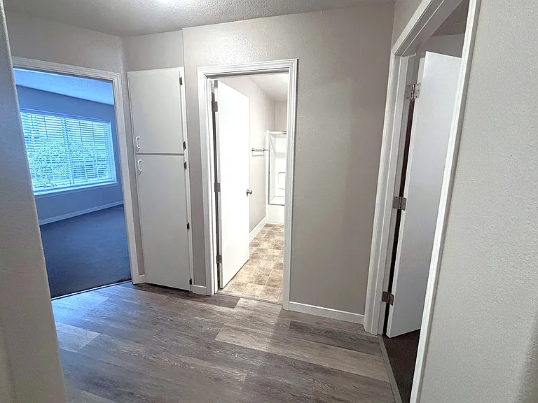15728 SE Stark St — Photo 3