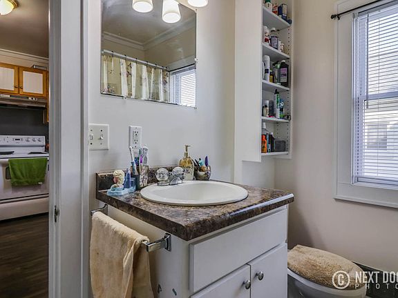 5th image of 300 W 16th St