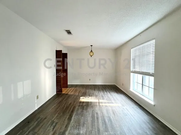 1209 Irwin Dr, Hurst, TX 76053