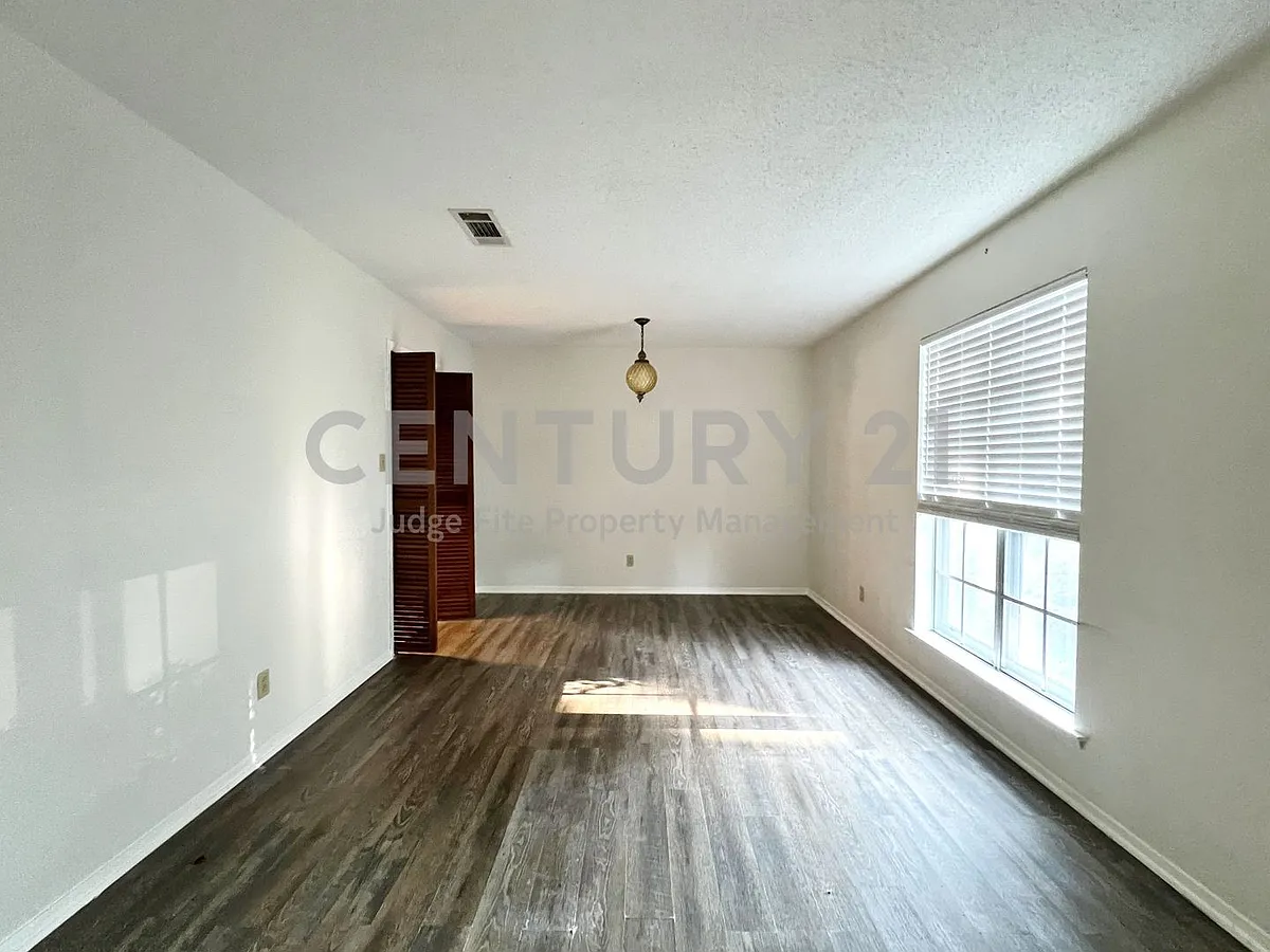 Building Photo - 1209 Irwin Dr