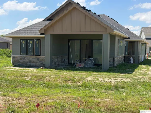 17516 Marinda Plz, Omaha, NE 68130
