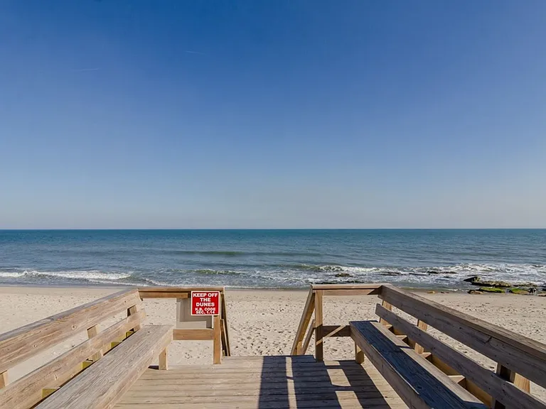 2102B Surfrider Ct — Photo 45