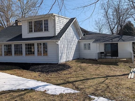 3rd image of 1641 Lake Rd