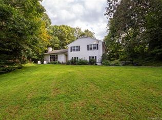 54 Macgregor Dr, Stamford, CT 06902