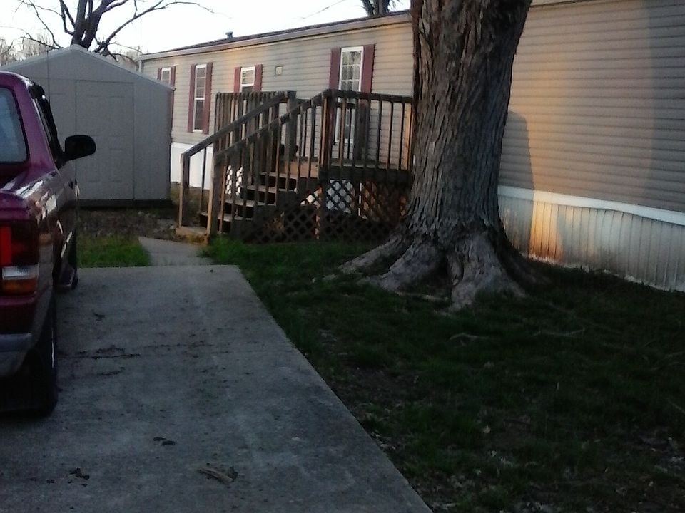 2nd image of 733 Vine Dr