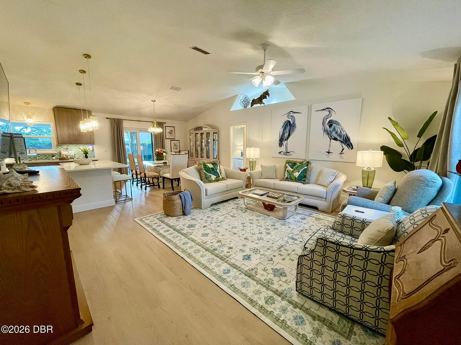 3 bed, 2.0 bath, 1412 sqft, $3,100 — Photo 3