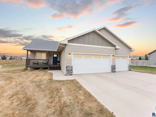 1001 N Brennan Ct, Sioux Falls, SD 57110
