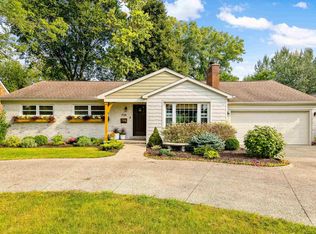 724 Shoreham Rd, Grosse Pointe Woods, MI 48236