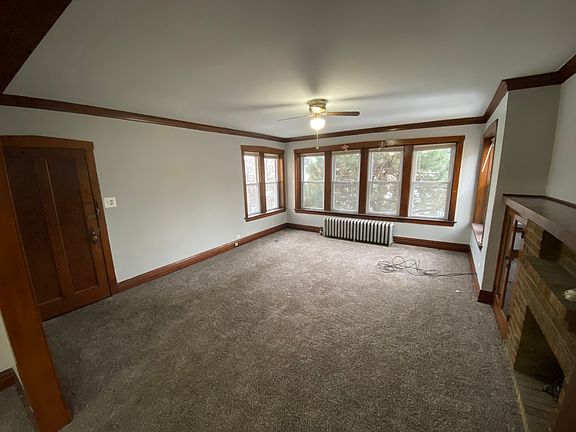 2nd image of 3815 N Sacramento Ave #2