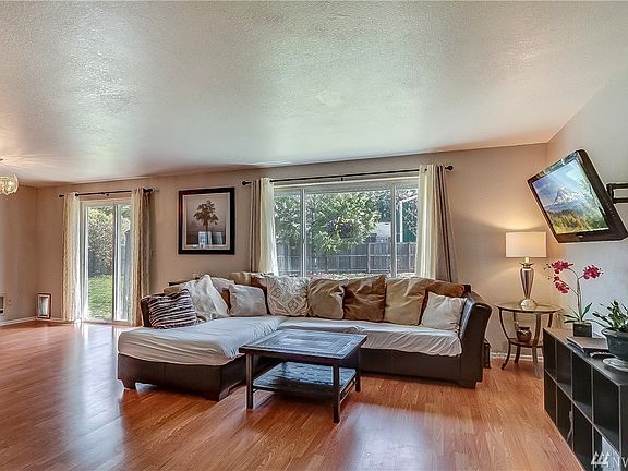 4th image of 405 Volesky Dr SE
