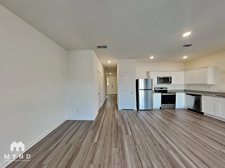119 Saginaw Ct — Photo 2
