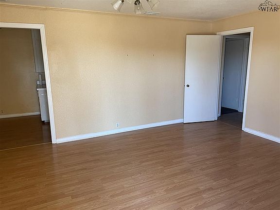 2nd image of 3014 1/2 Hollywood Ave