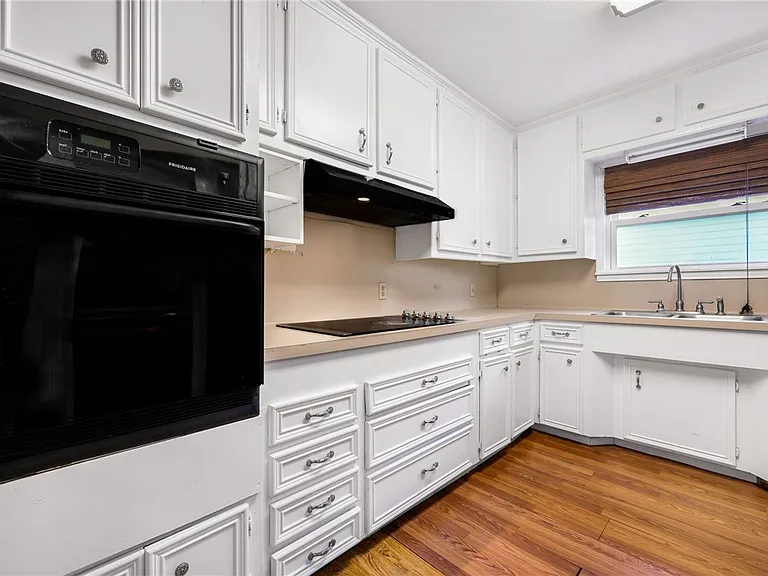 1226 Zarsky Dr — Photo 7