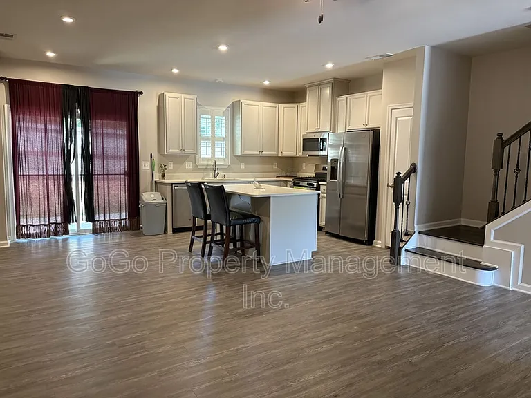 133 Marthawood Ln #1 — Photo 3