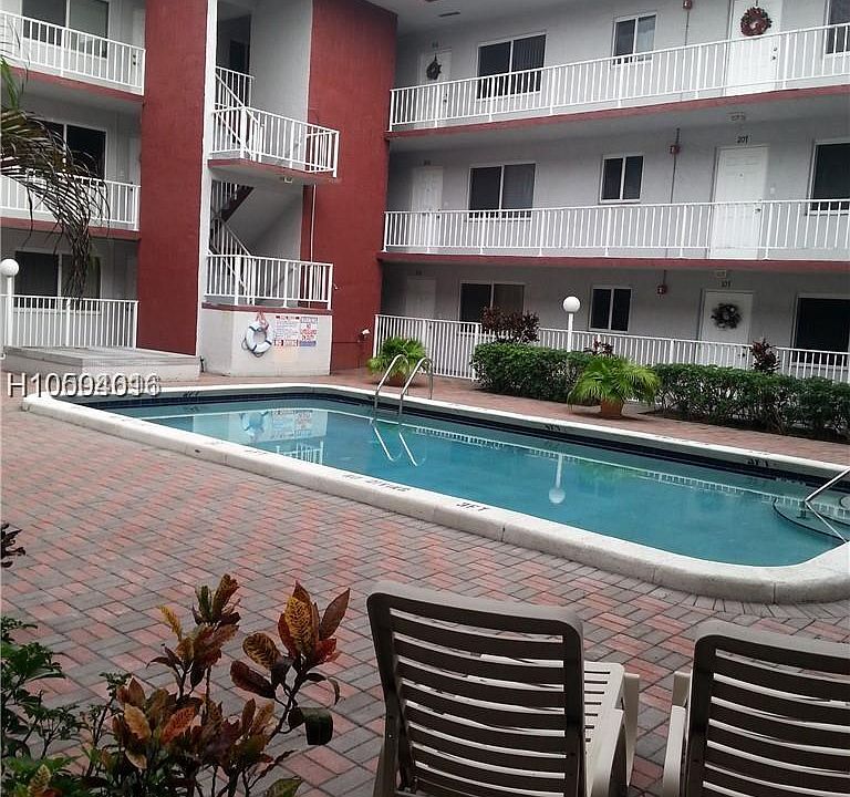 1st image of 7910 Taft St APT 103