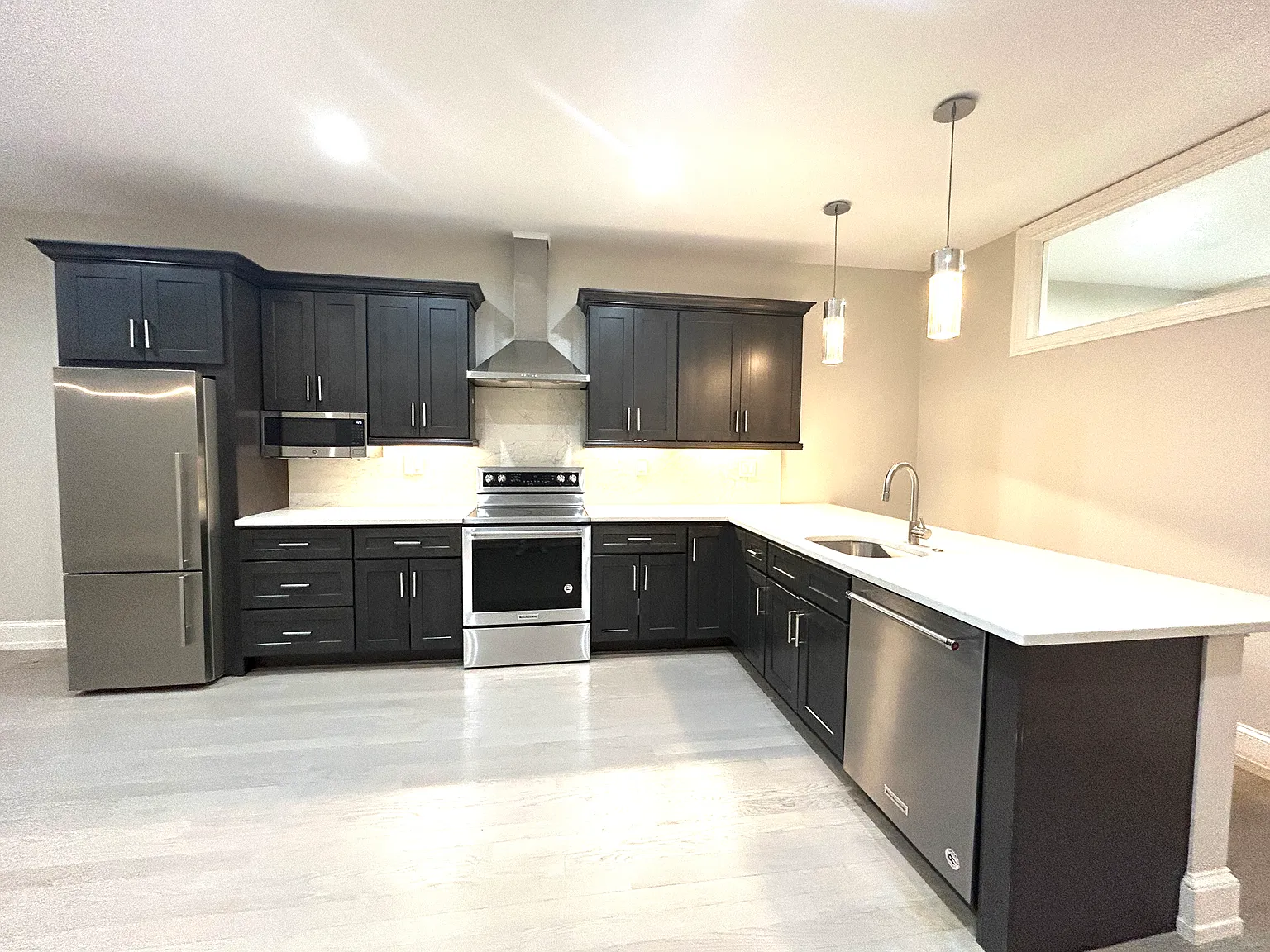 2 bed, 1200 sqft, $4,000 — Photo 3
