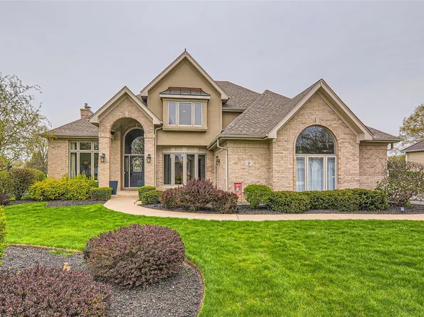 7 Lorraine Ct, Oakwood Hills, IL 60013