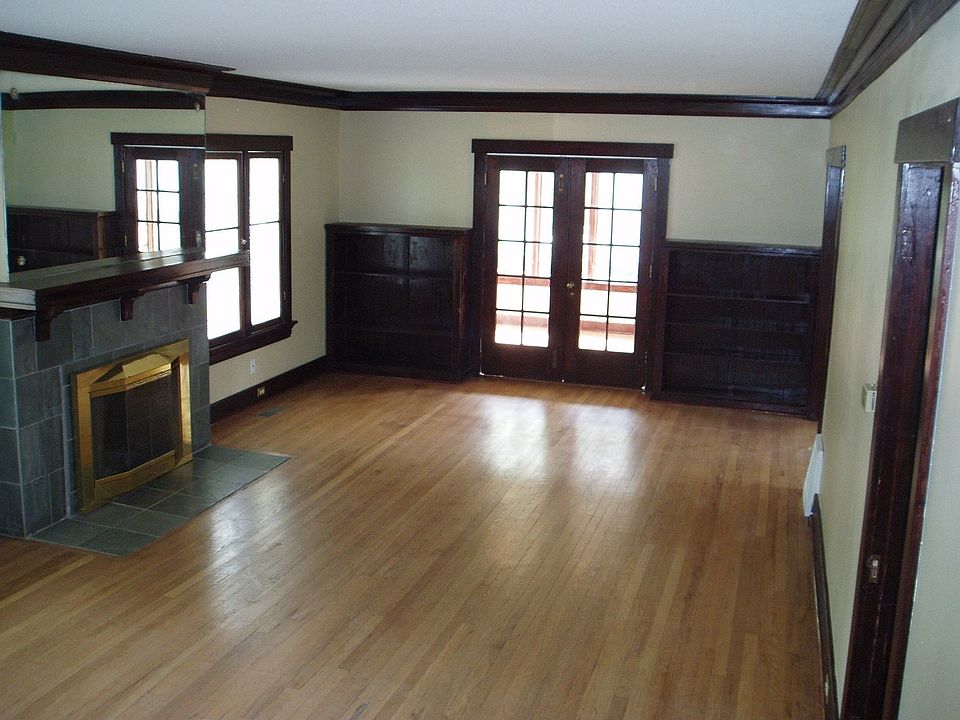 2nd image of 7 E 55th Ter