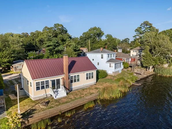 29 Ocean Ave, Halifax, MA 02338
