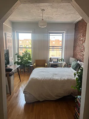 Rented by Delmark Realty LLC | media 15