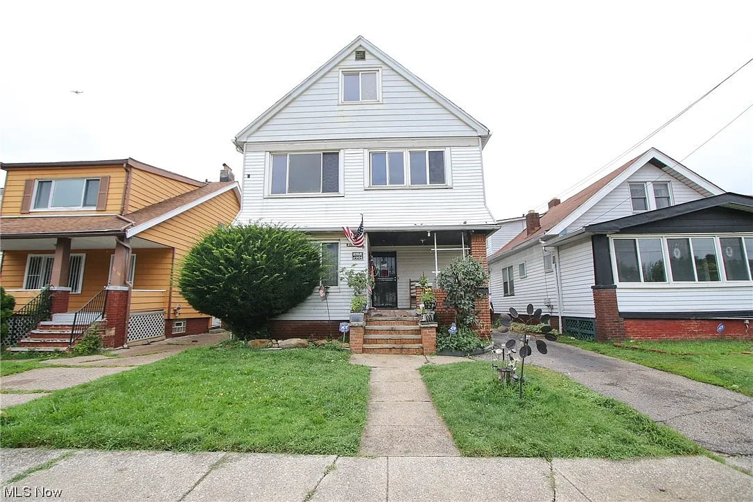 11012 Thrush Ave photo 1