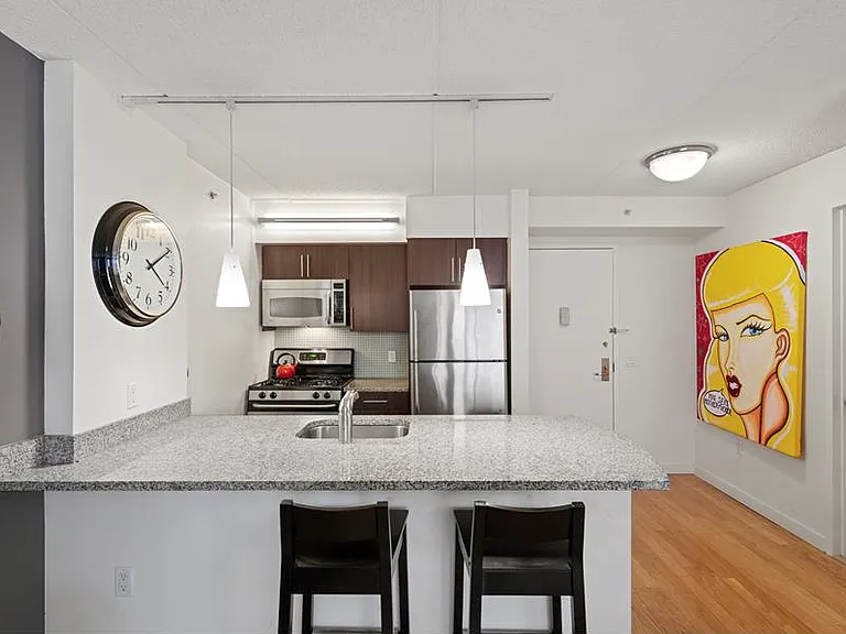 555 W 23rd St #N9R — Photo 3