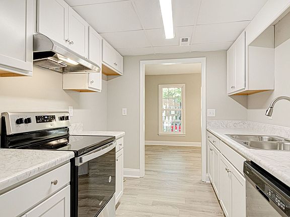 5th image of 3227C Regents Park Ln