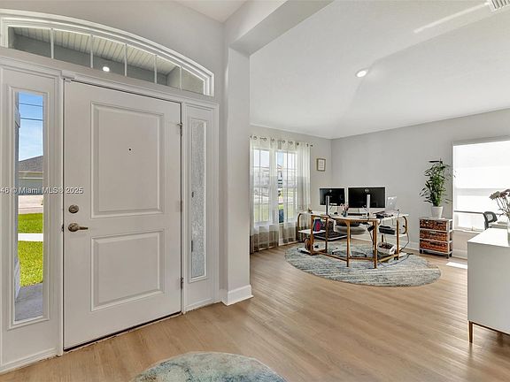 5th image of 2316 SW Santana Ave