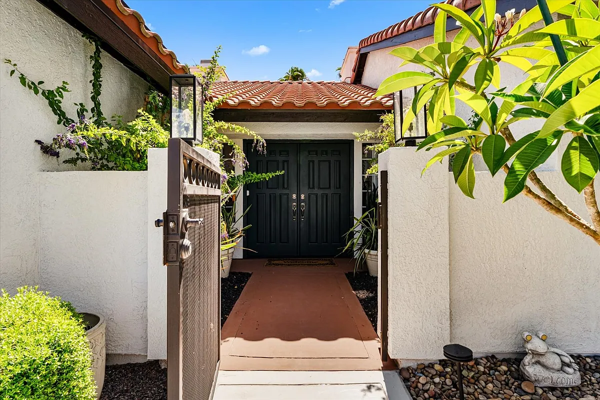 39490 Regency Way — Photo 4