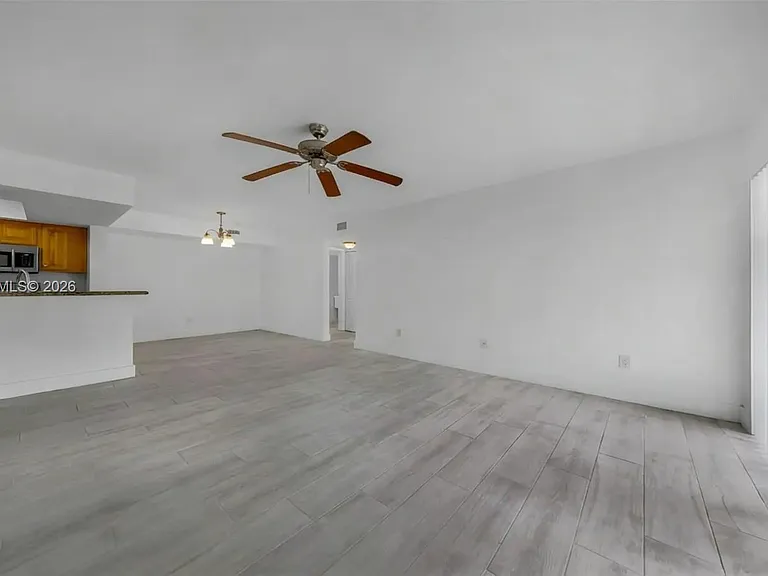 5760 Rock Island Rd #321 — Photo 2