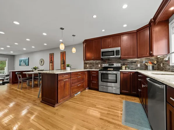 703 Sherwood Forest Ln Unit 703, Saugus, MA 01906