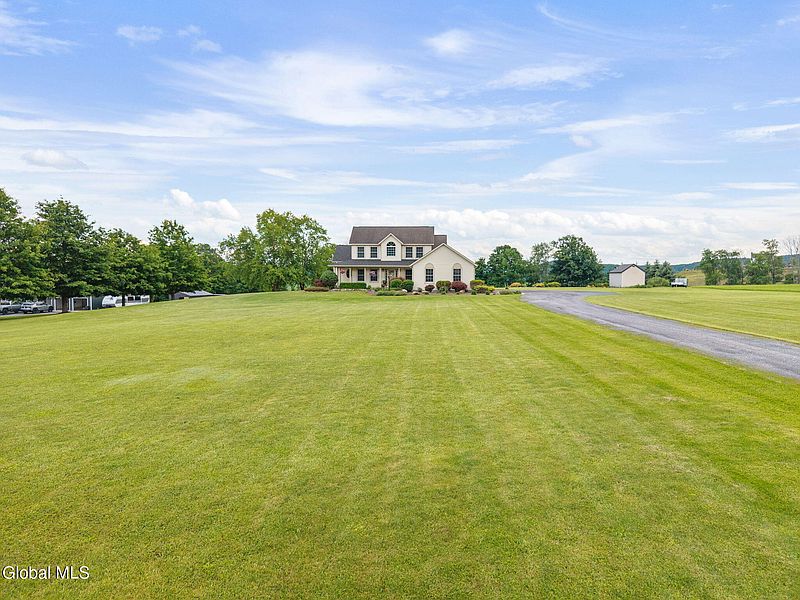2nd image of 137 Trillium Lane