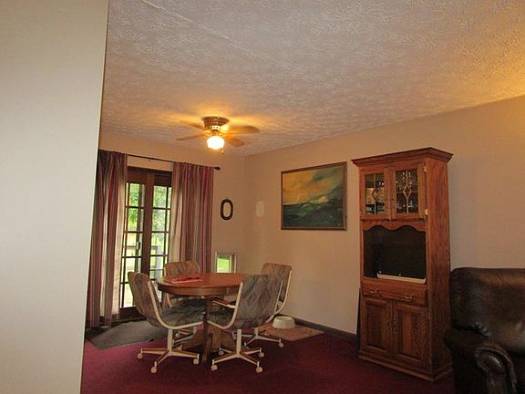 4th image of 129 Evergreen Ln