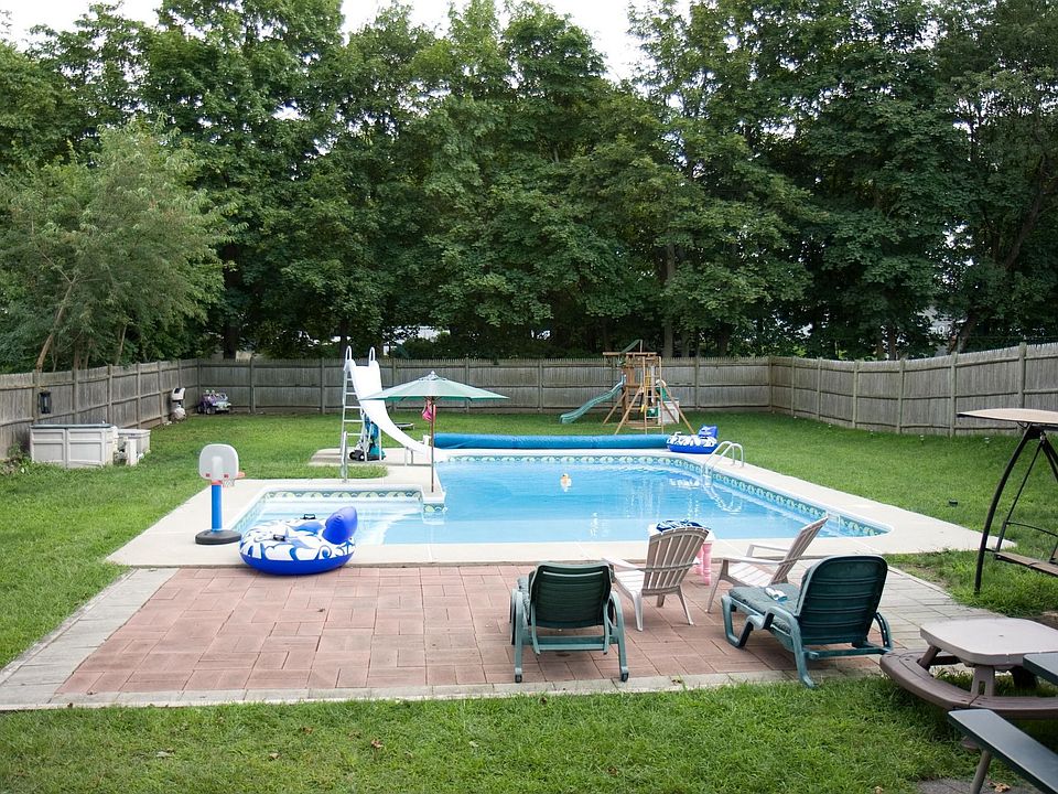 2nd image of 586 East St