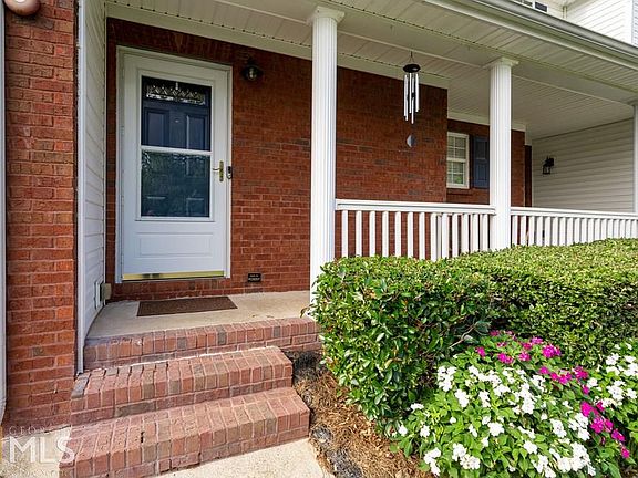 3rd image of 218 Cottonwood Creek Cir
