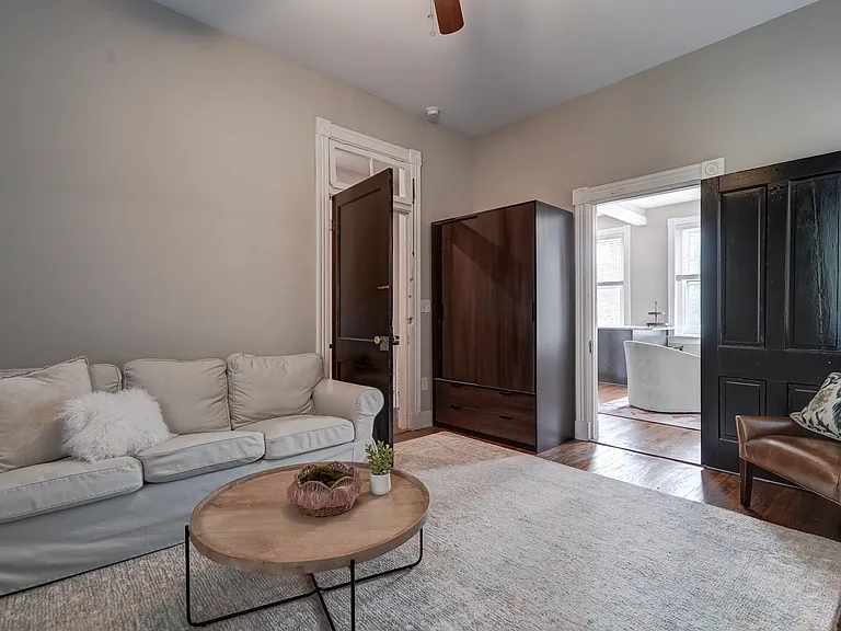 2406 E Clay St — Photo 6